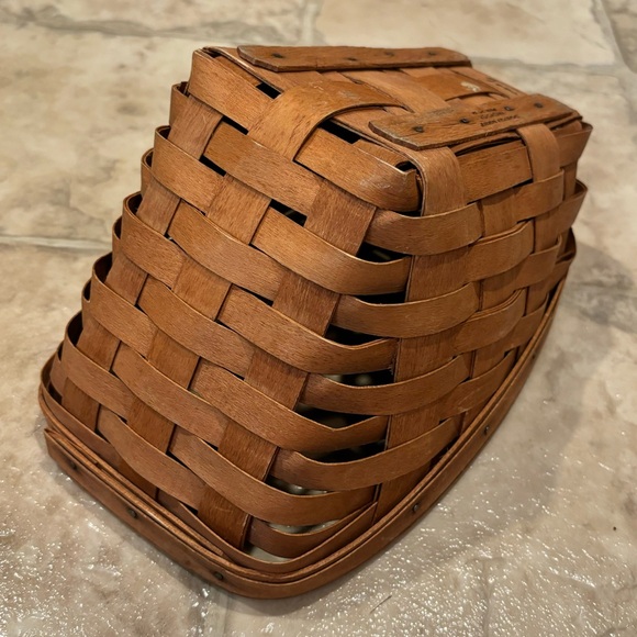 Longaberger 1990 Slanted Vegetable Basket EUC Signed - Picture 10 of 11